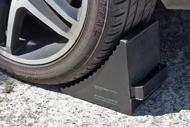 BARRIER WC1 WHEEL CHOCK HEAVY DUTY - RECYCLED RUBBER
