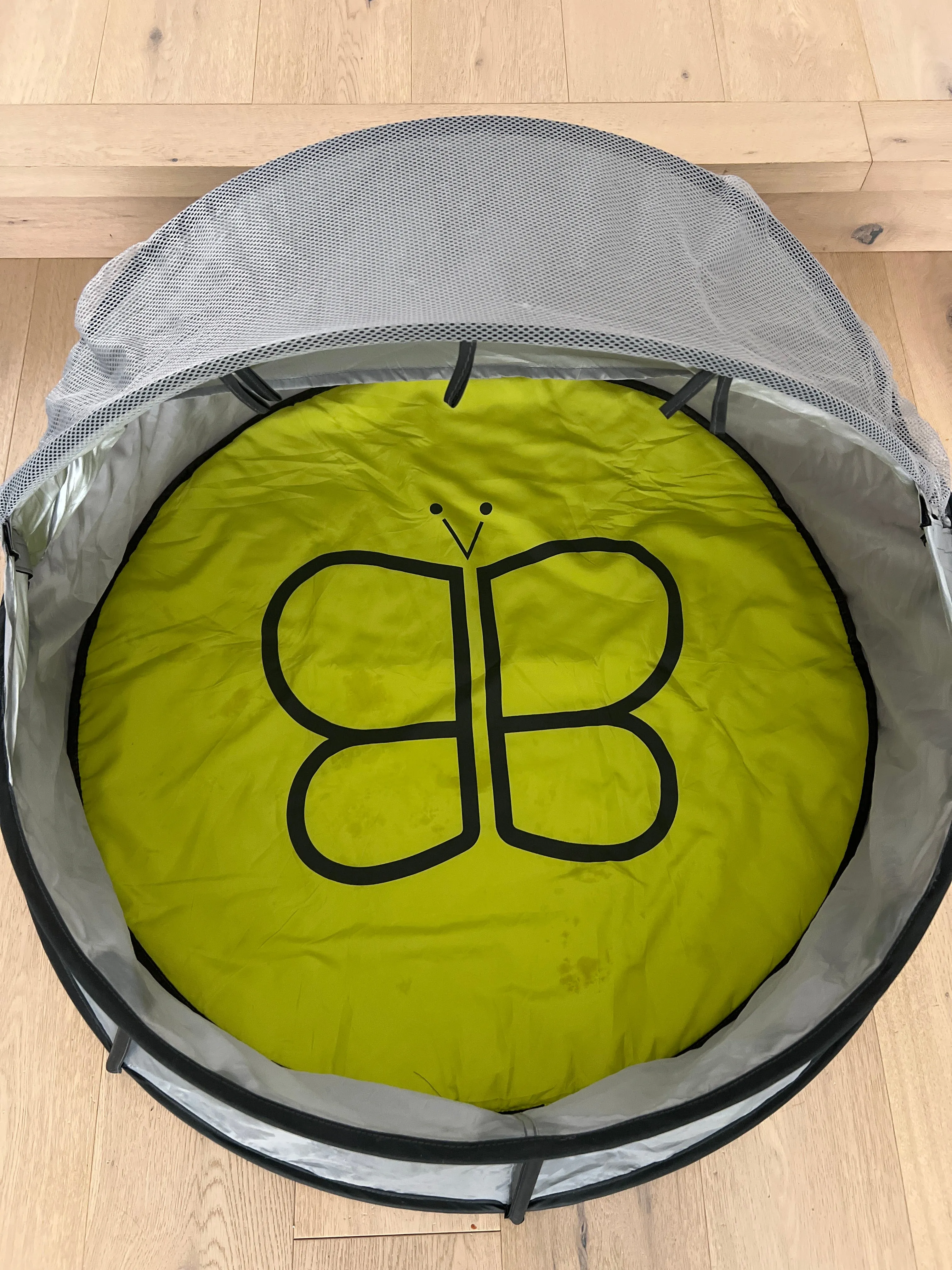 BBluv Nido 2 in 1 travel & play tent MSRP 120$