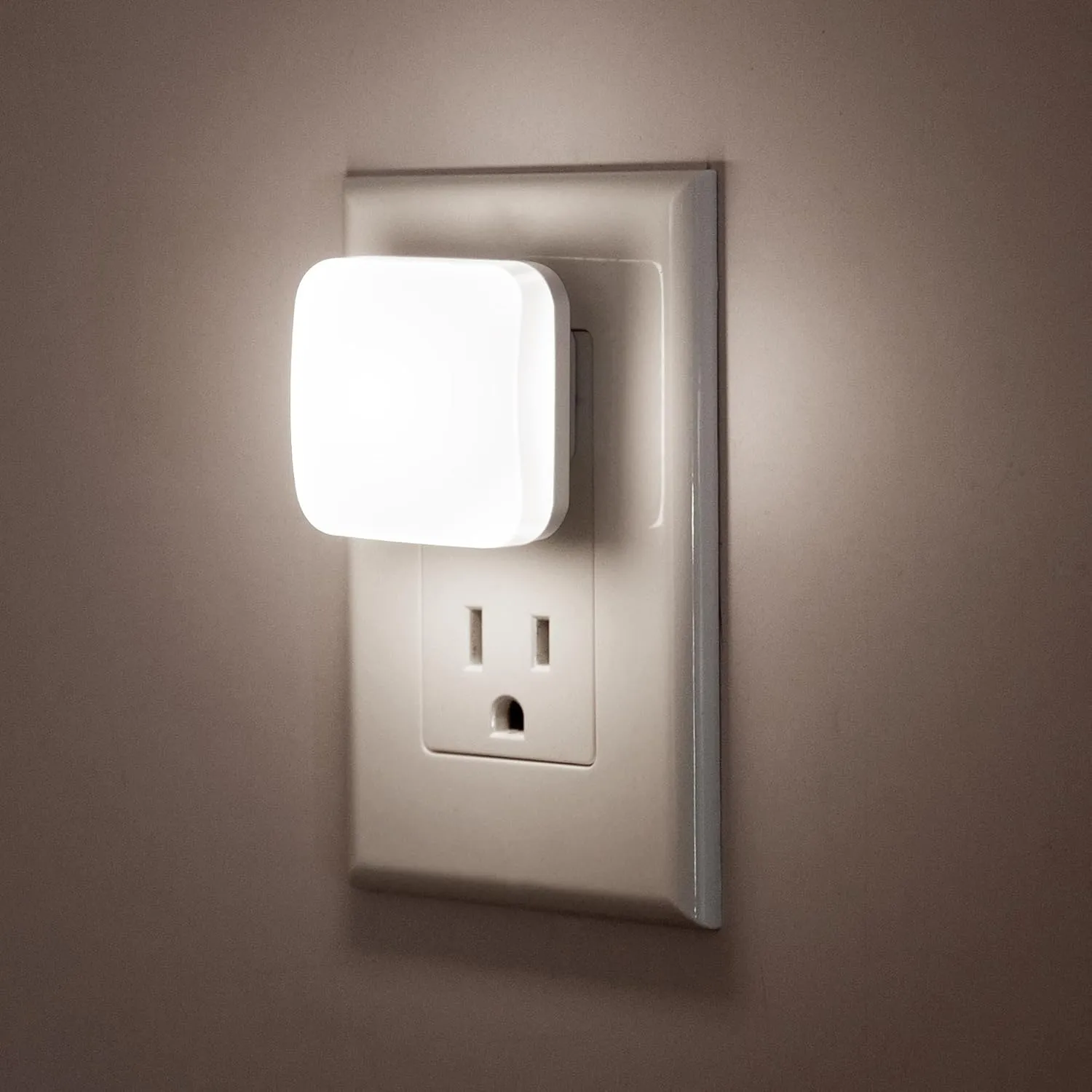 LED Night Lights Plug into Wall, Nightlights With Light Sensor Dusk to Dawn, 0.3W Square Plug in Night Light for Kids, 5000K Cool White Night Light for Bathroom Bedroom Kitchen, 2 Pack Night Lights