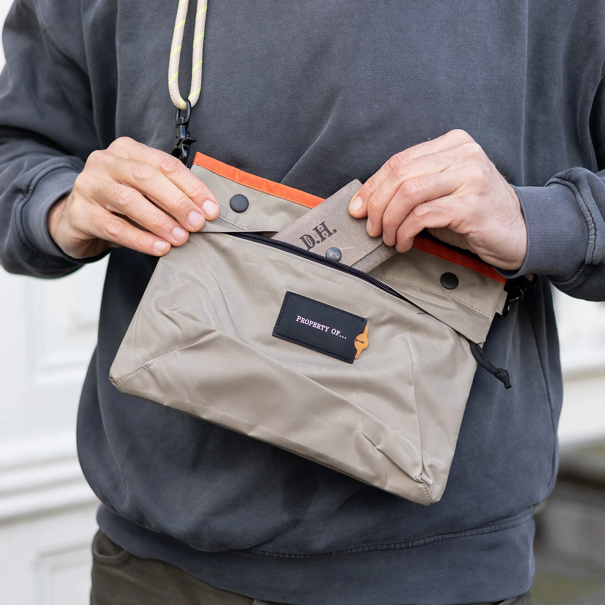 Yuri Travel Sling